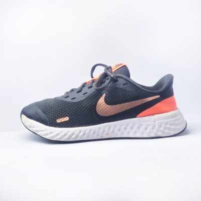 Nike Revolution 5