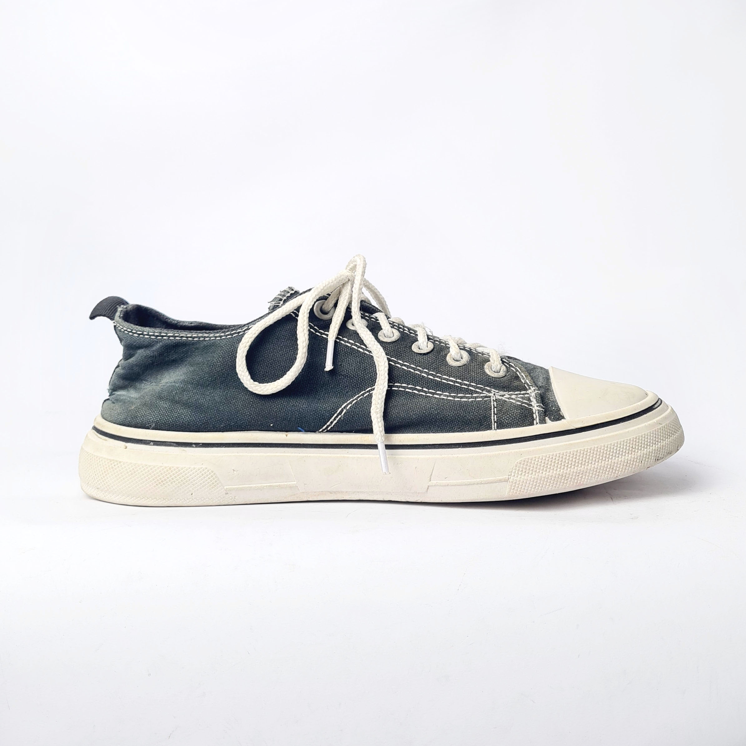 Chaos Rap Style Sneakers - Image 2
